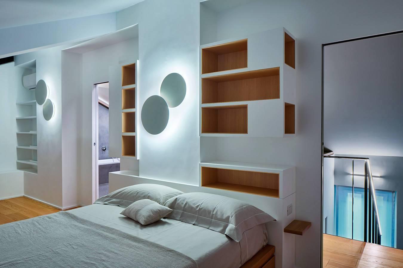 Geometric Disc Wall Lamp | Metal & Acrylic | Black or White