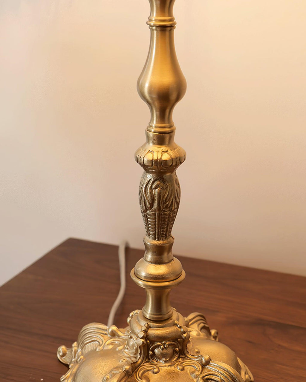 Pantalla Table Lamp | Brass & Fabric | White Shade
