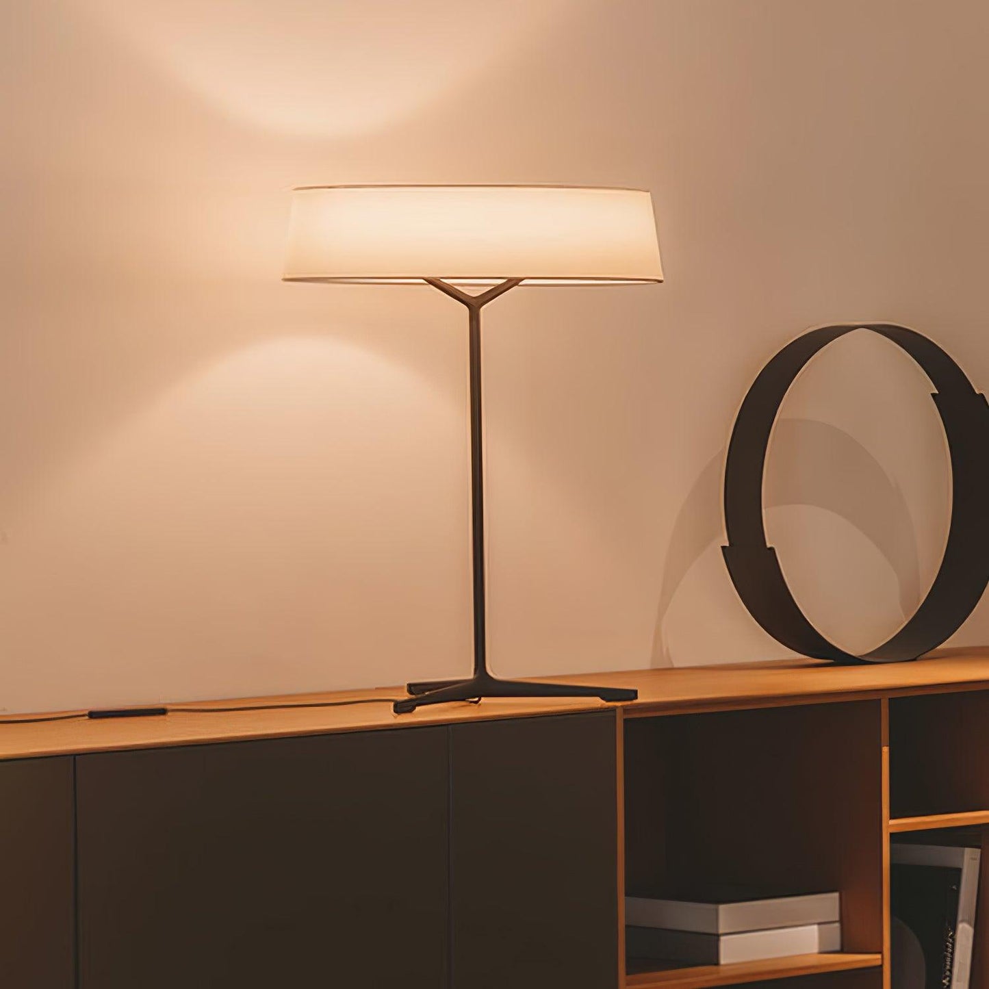 Dama Table Lamp | Metal, Fabric, Aluminum | Black, Grey