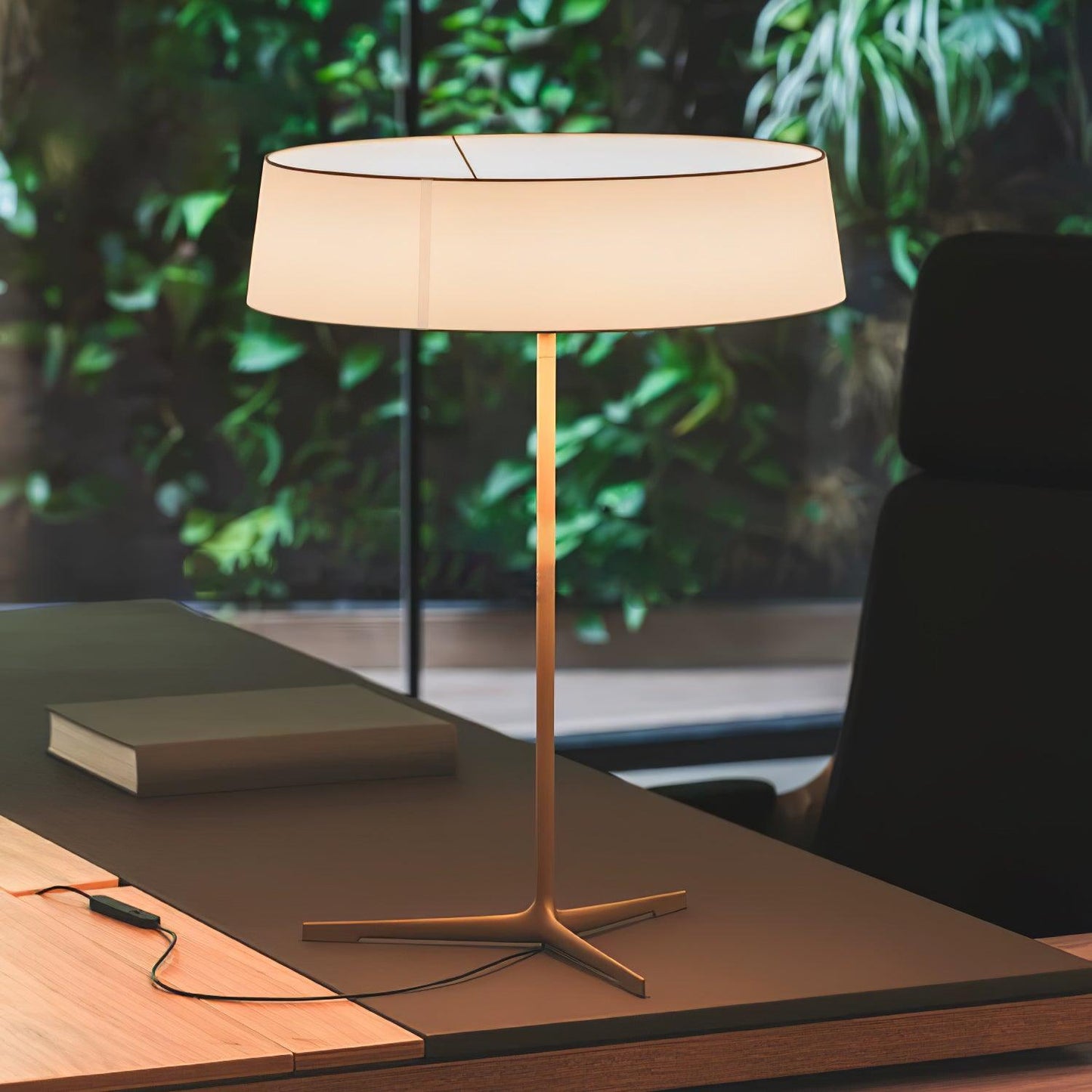 Dama Table Lamp | Metal, Fabric, Aluminum | Black, Grey