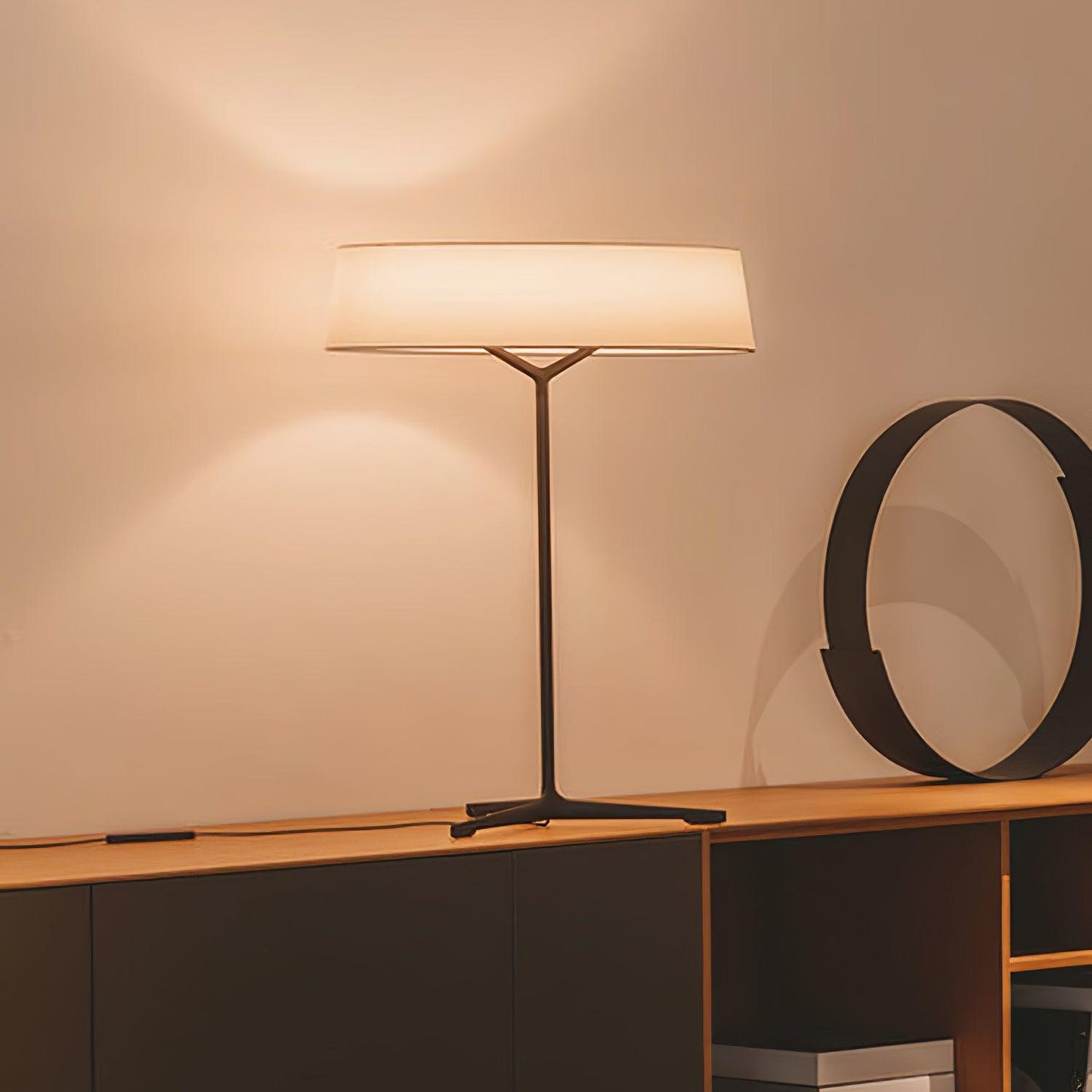 Dama Table Lamp | Metal, Fabric, Aluminum | Black, Grey