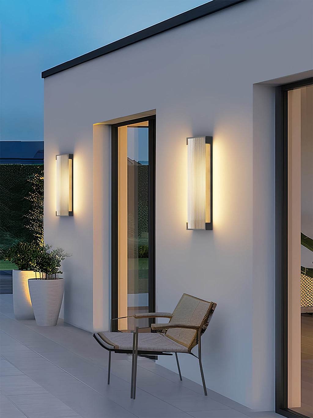 Solar Outdoor Wall Light | Black Stainless Steel | Remote Control, 8-10 Hours Illumination