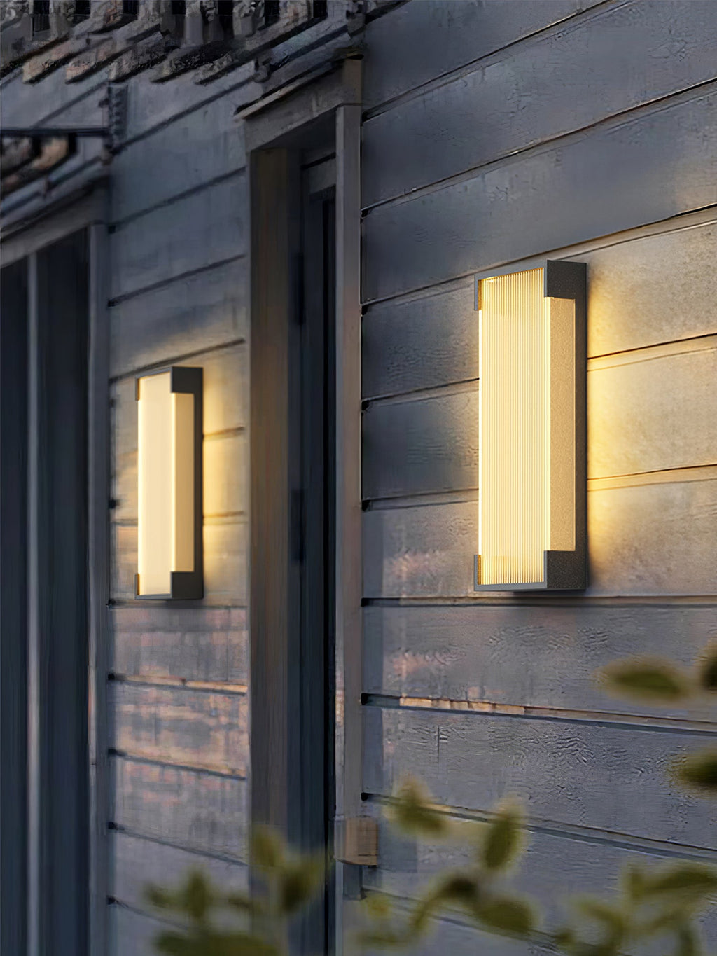 Solar Outdoor Wall Light | Black Stainless Steel | Remote Control, 8-10 Hours Illumination