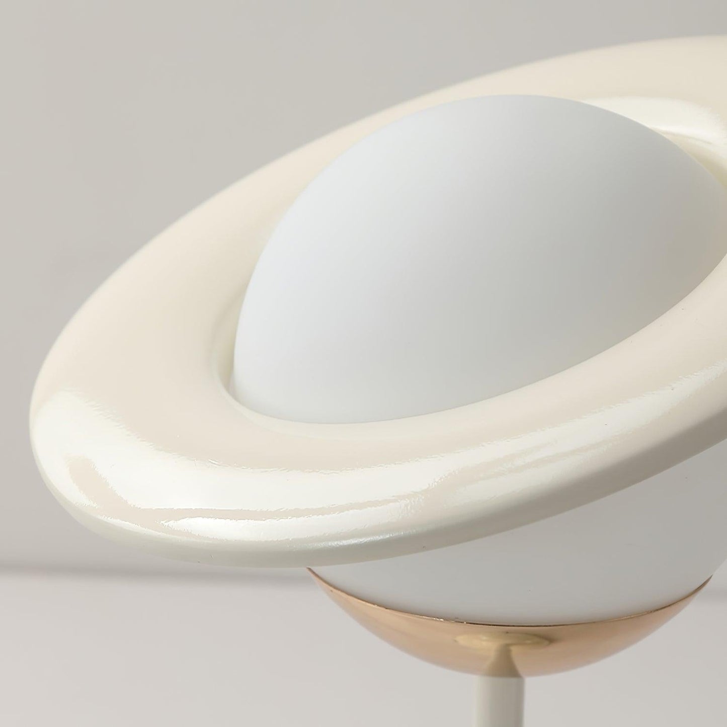 Saturn Planet Table Lamp | Metal & Glass | 20 cm Diameter, Multiple Colors