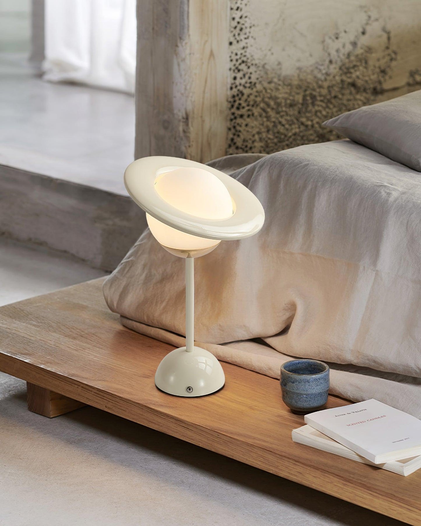 Saturn Planet Table Lamp | Metal & Glass | 20 cm Diameter, Multiple Colors