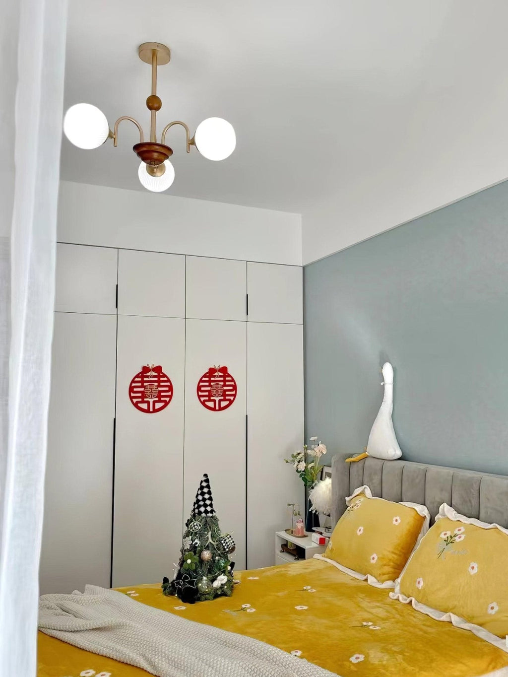 Glass Ribbed Chandelier | Metal & Glass | Gold & Walnut Finish