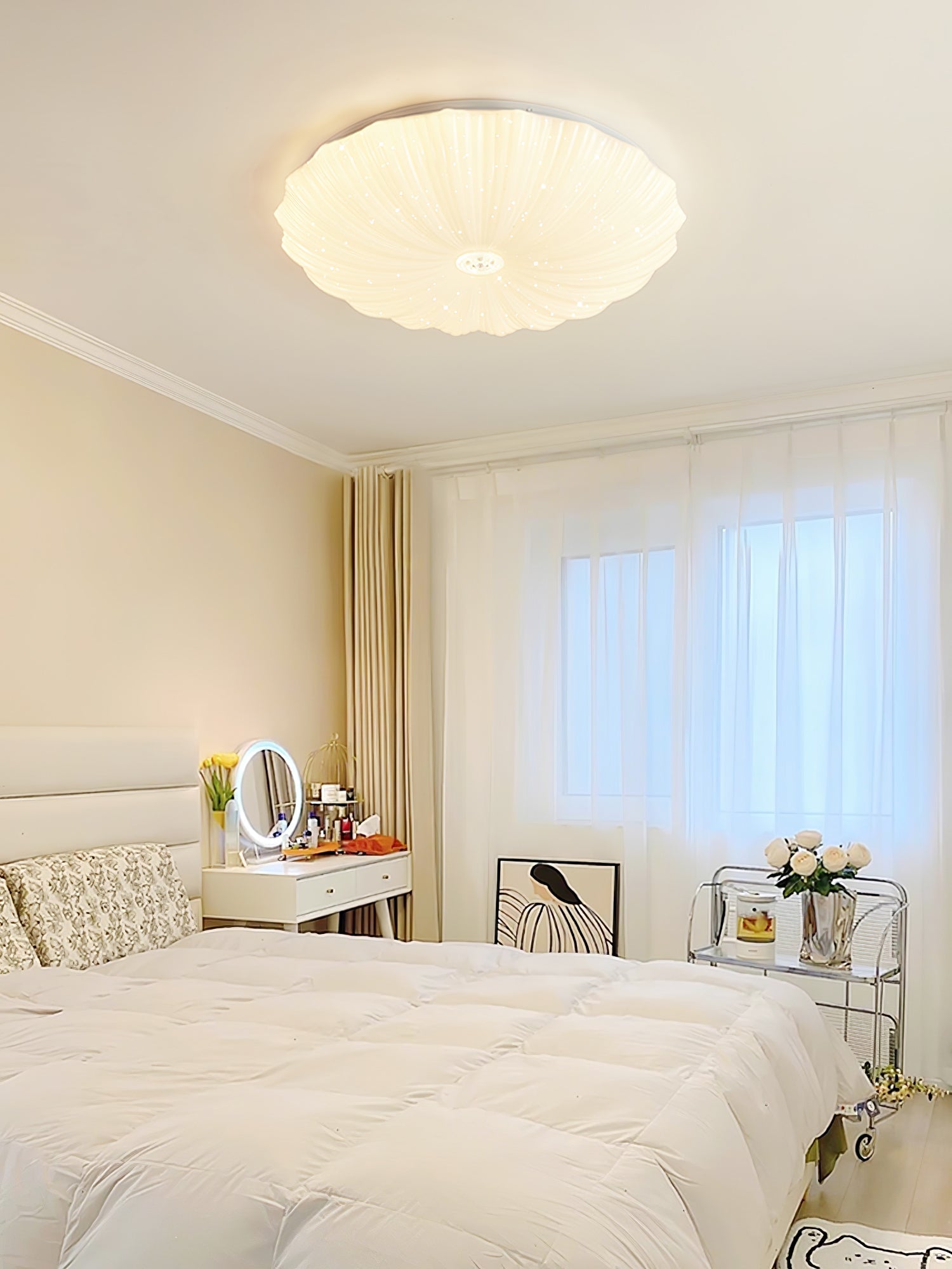 Acrylic Shell Ceiling Lamp | Metal & Acrylic | White