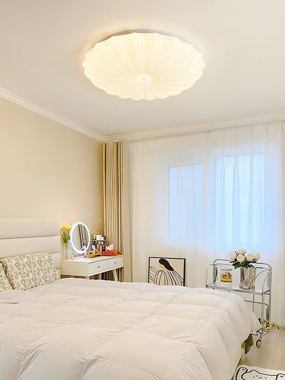 Acrylic Shell Ceiling Lamp | Metal & Acrylic | White