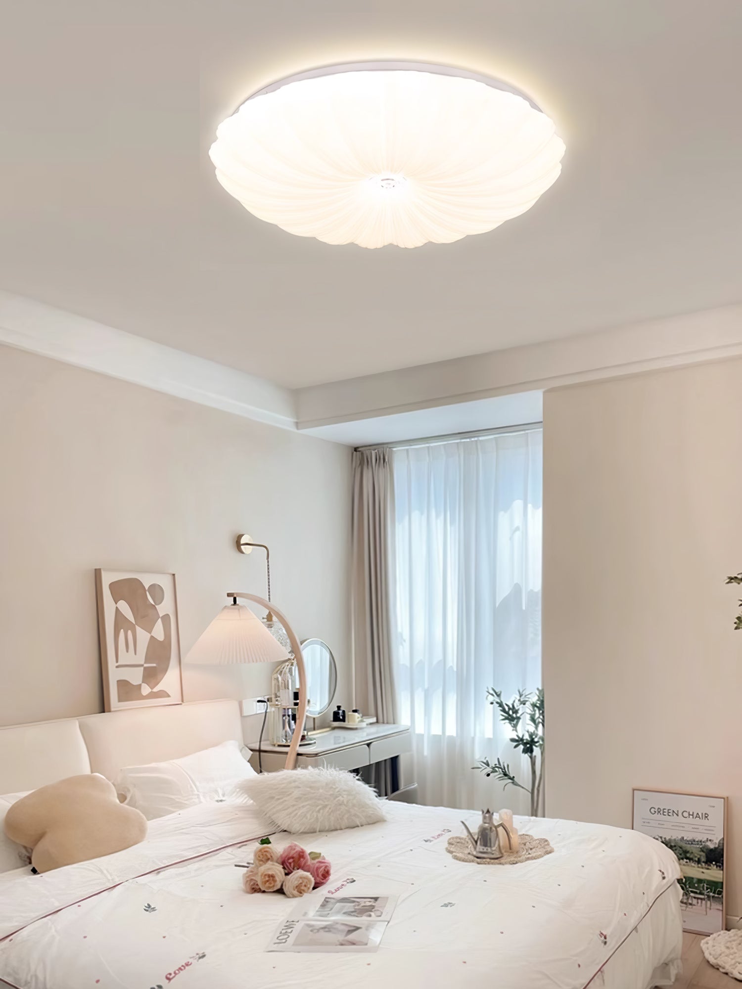 Acrylic Shell Ceiling Lamp | Metal & Acrylic | White