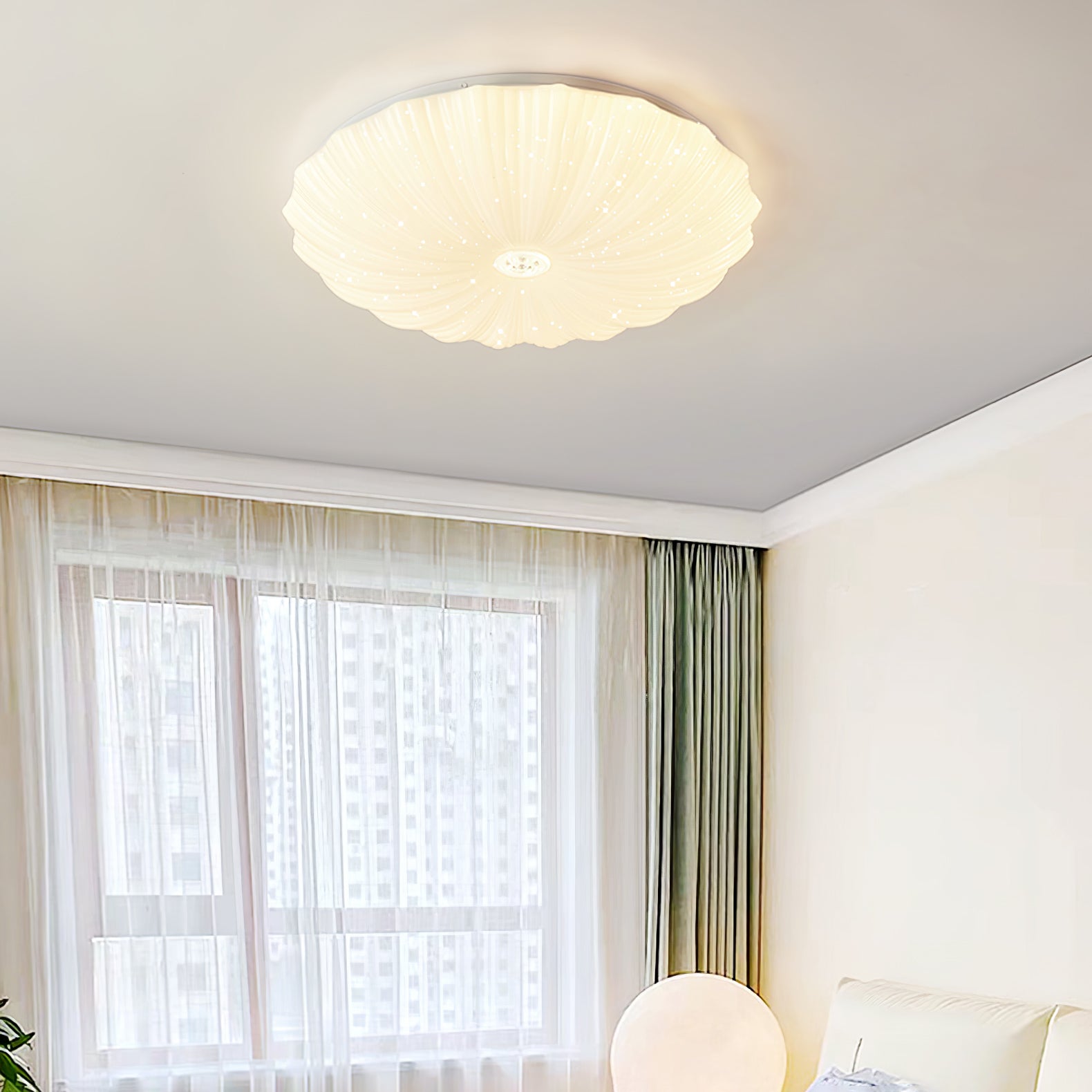 Acrylic Shell Ceiling Lamp | Metal & Acrylic | White