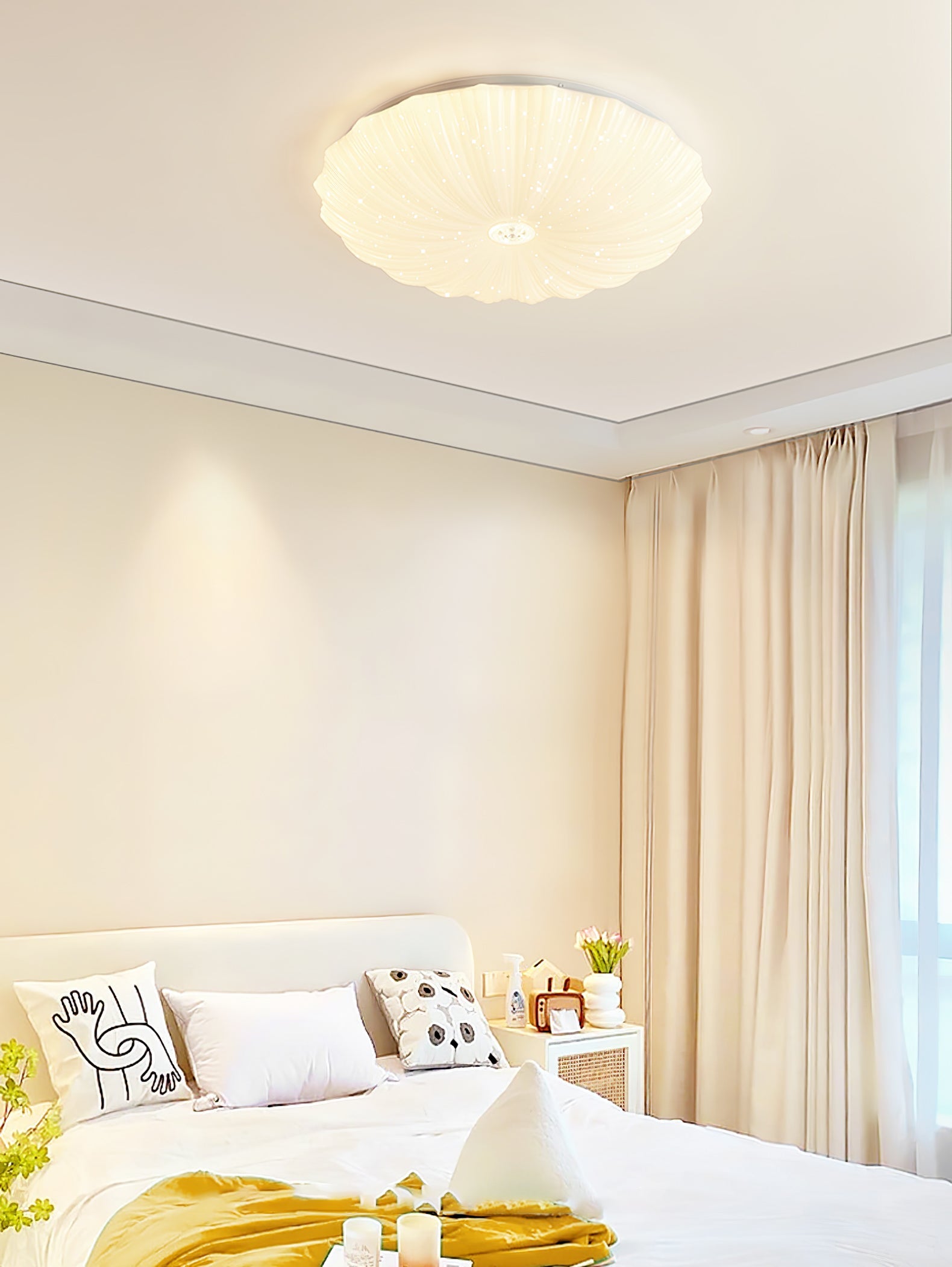 Acrylic Shell Ceiling Lamp | Metal & Acrylic | White