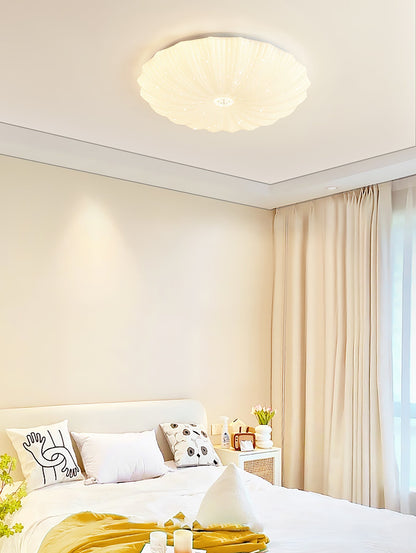 Acrylic Shell Ceiling Lamp | Metal & Acrylic | White
