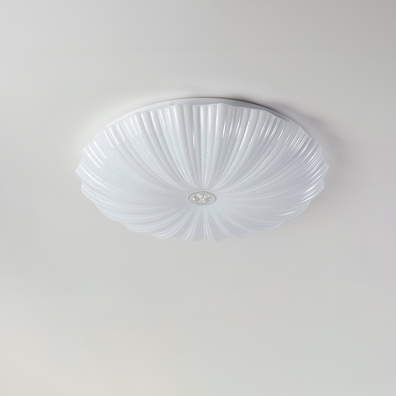 Acrylic Shell Ceiling Lamp | Metal & Acrylic | White