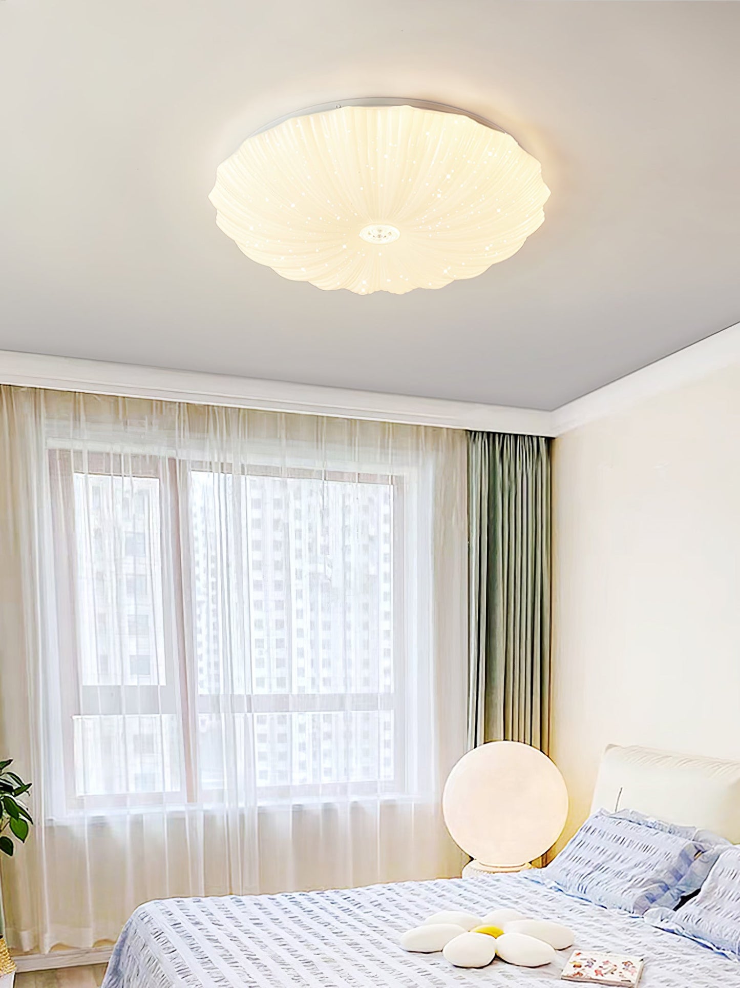 Acrylic Shell Ceiling Lamp | Metal & Acrylic | White