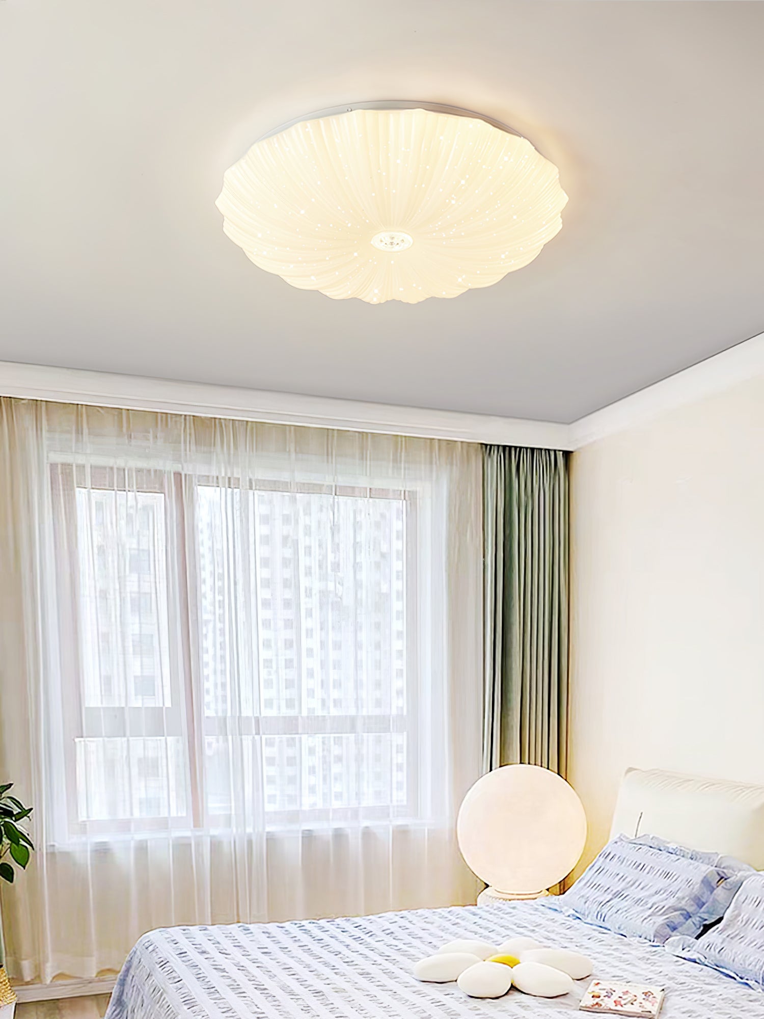 Acrylic Shell Ceiling Lamp | Metal & Acrylic | White