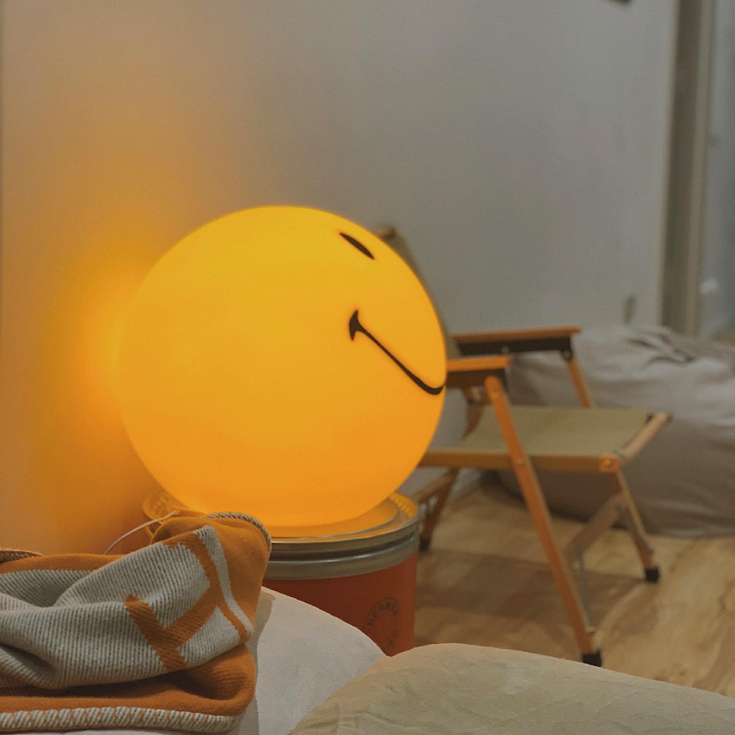 Smiling Table Lamp | Yellow LED | 23cm Diameter