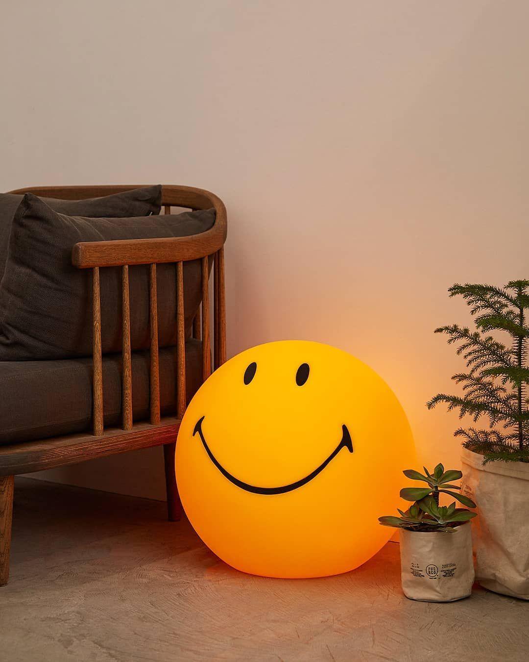 Smiling Table Lamp | Yellow LED | 23cm Diameter