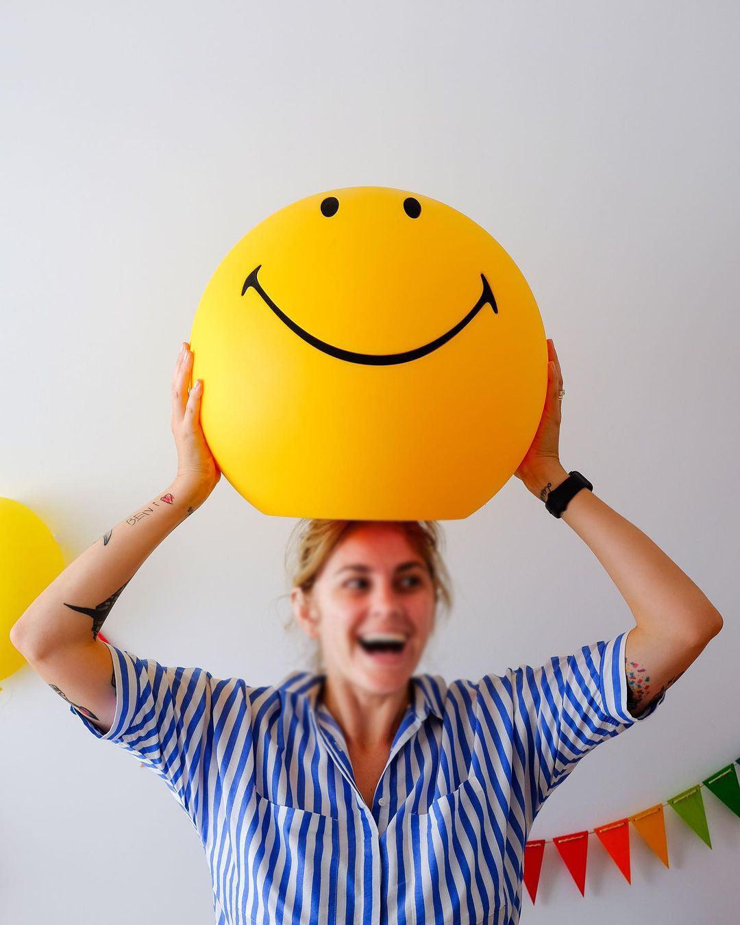 Smiling Table Lamp | Yellow LED | 23cm Diameter