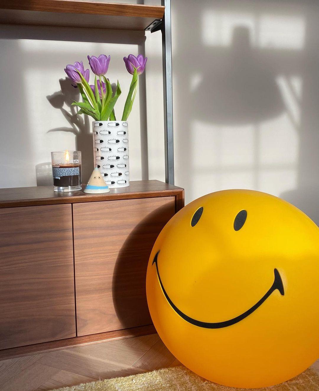 Smiling Table Lamp | Yellow LED | 23cm Diameter