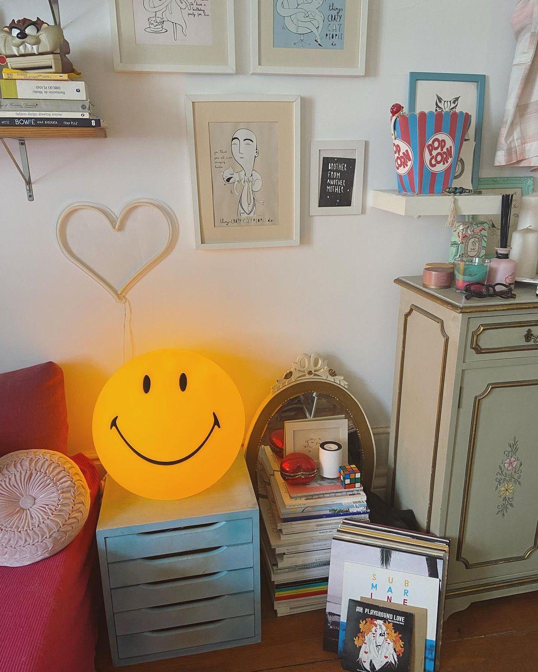 Smiling Table Lamp | Yellow LED | 23cm Diameter