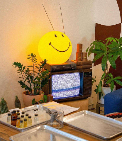 Smiling Rechargeable Table Lamp | Warm Yellow LED | 23cm Diameter