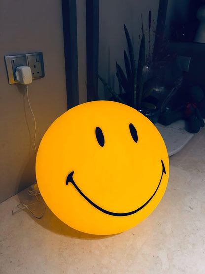 Smiling Rechargeable Table Lamp | Warm Yellow LED | 23cm Diameter
