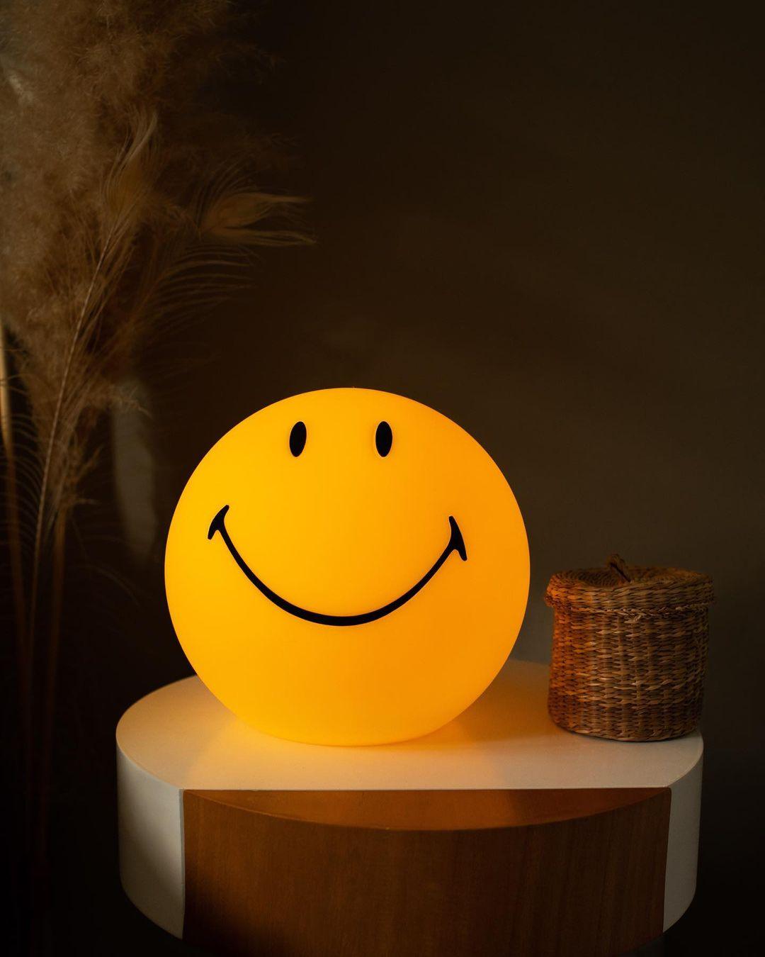Smiling Rechargeable Table Lamp | Warm Yellow LED | 23cm Diameter