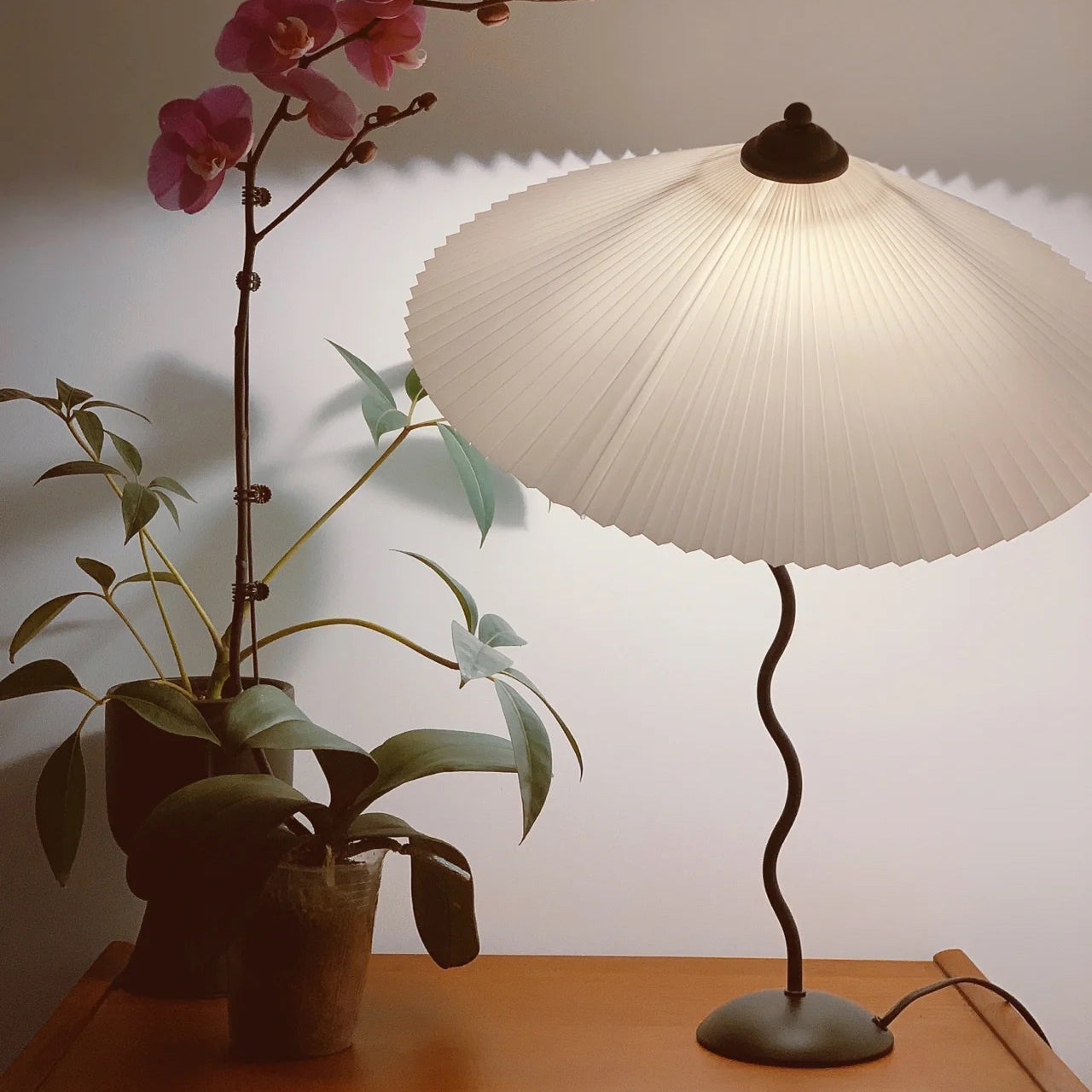 Squiggle Table Lamp | Nordic Style Metal & Fabric | Black with Beige Shade