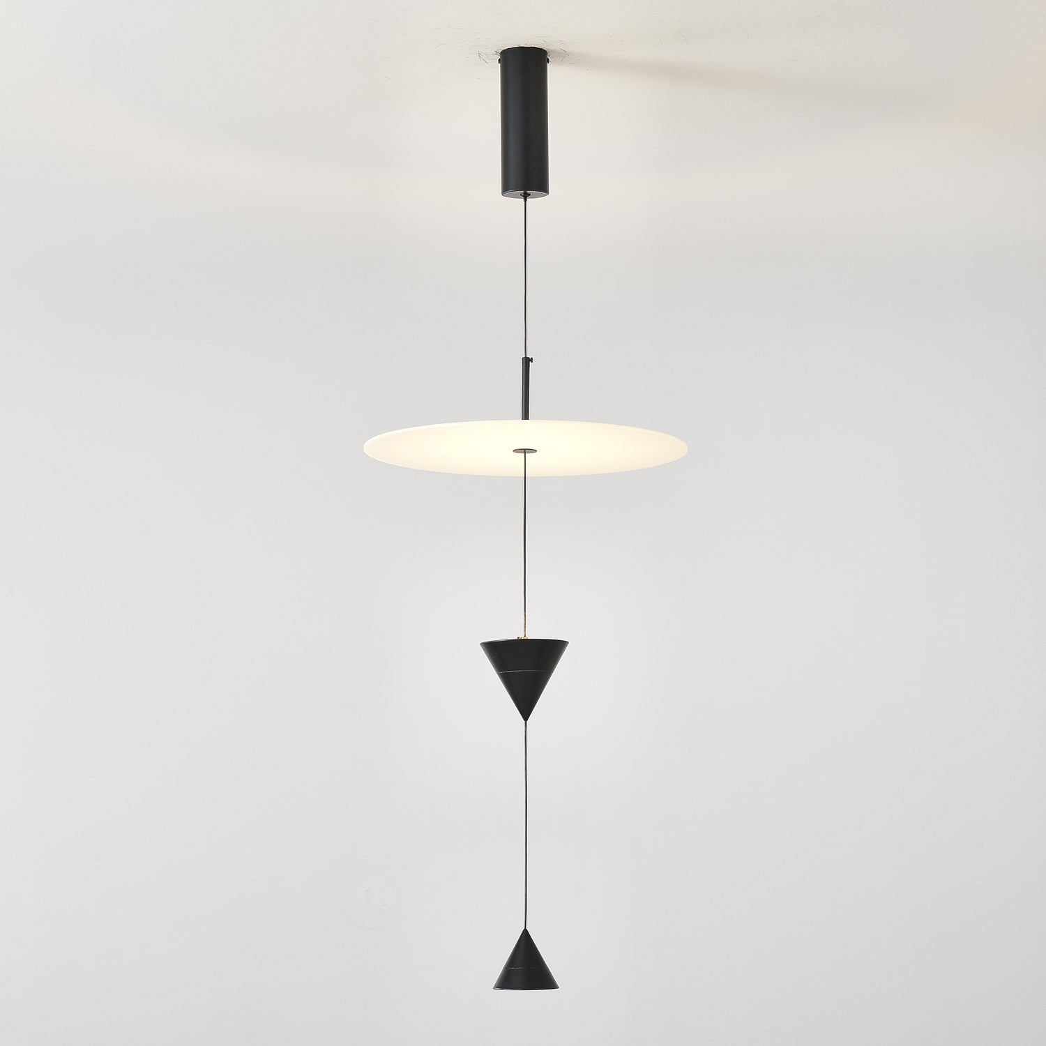 Stralunata Pendant Lamp | Minimalist Metal Design | Adjustable Height