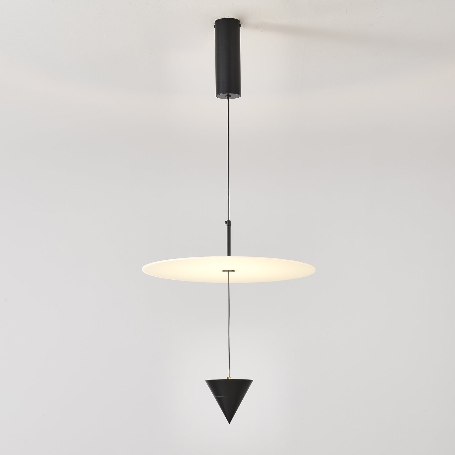 Stralunata Pendant Lamp | Minimalist Metal Design | Adjustable Height