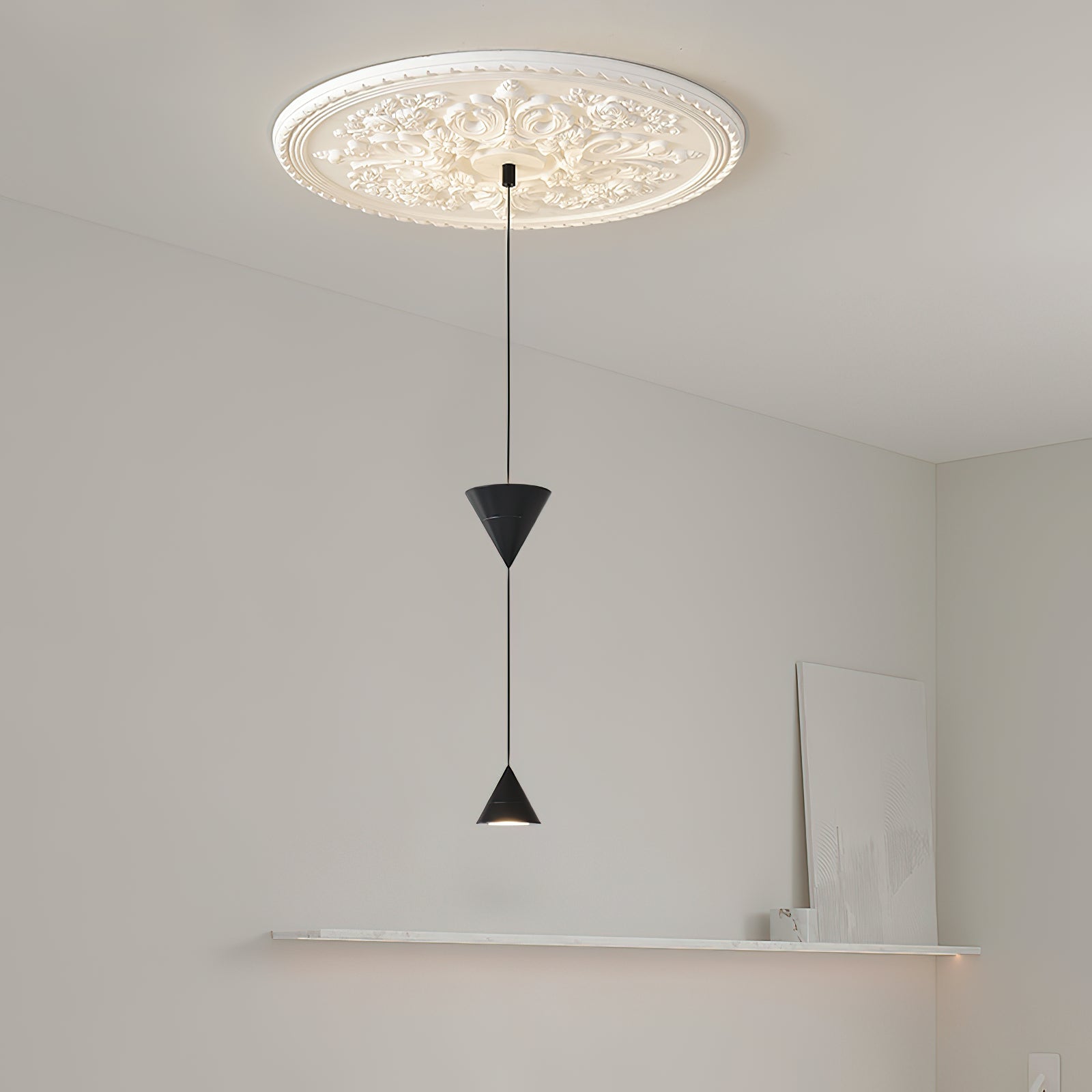 Stralunata Pendant Lamp | Minimalist Metal Design | Adjustable Height