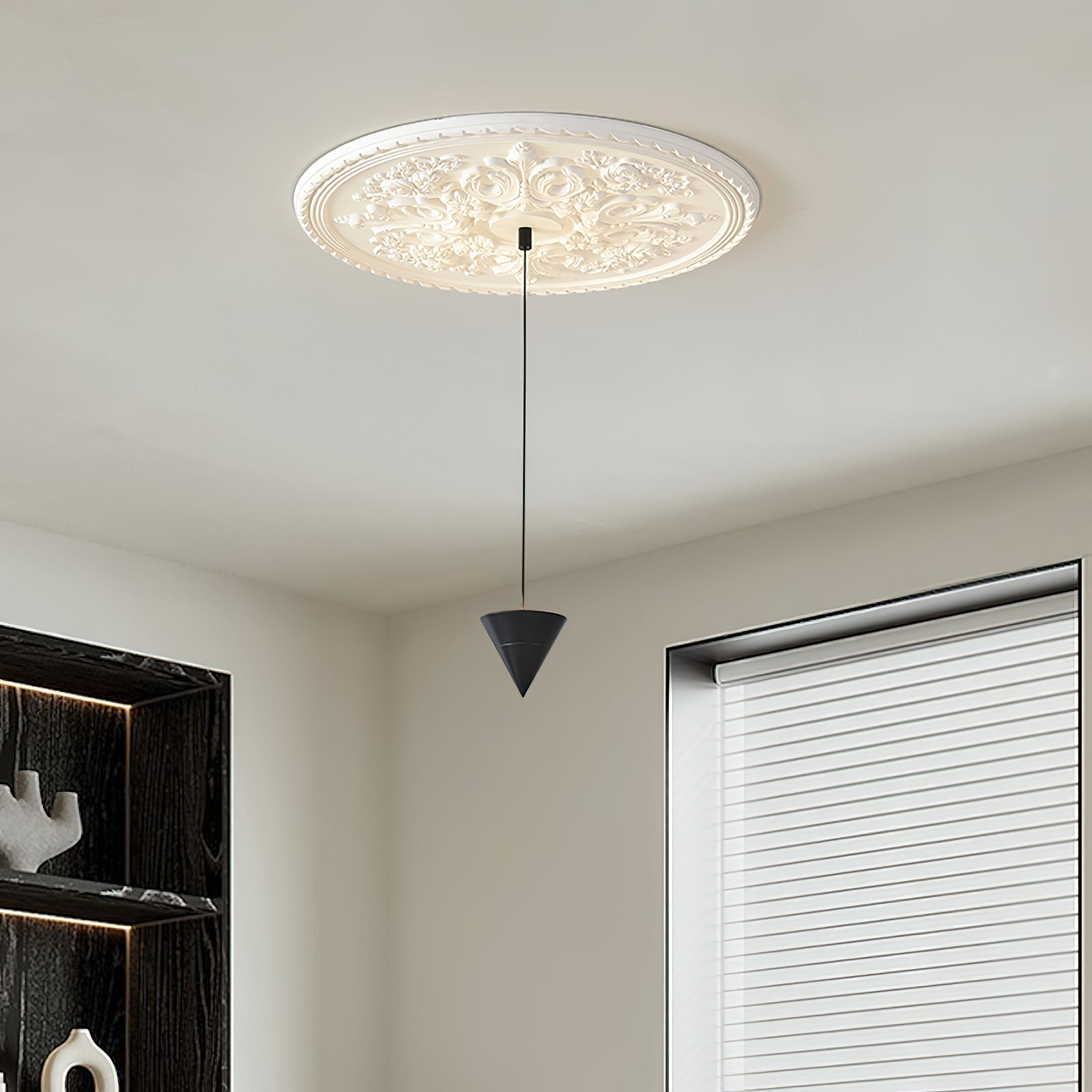 Stralunata Pendant Lamp | Minimalist Metal Design | Adjustable Height