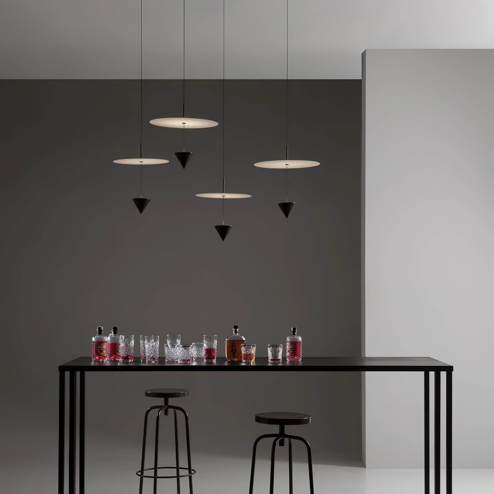 Stralunata Pendant Lamp | Minimalist Metal Design | Adjustable Height