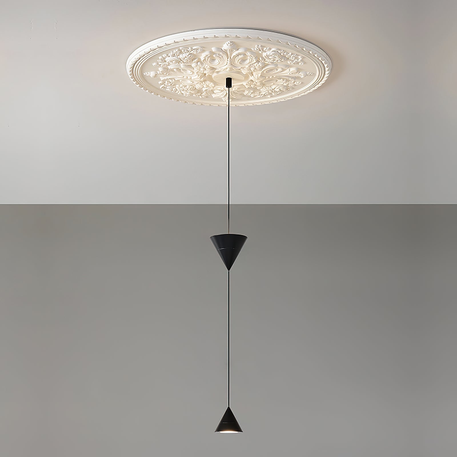 Stralunata Pendant Lamp | Minimalist Metal Design | Adjustable Height