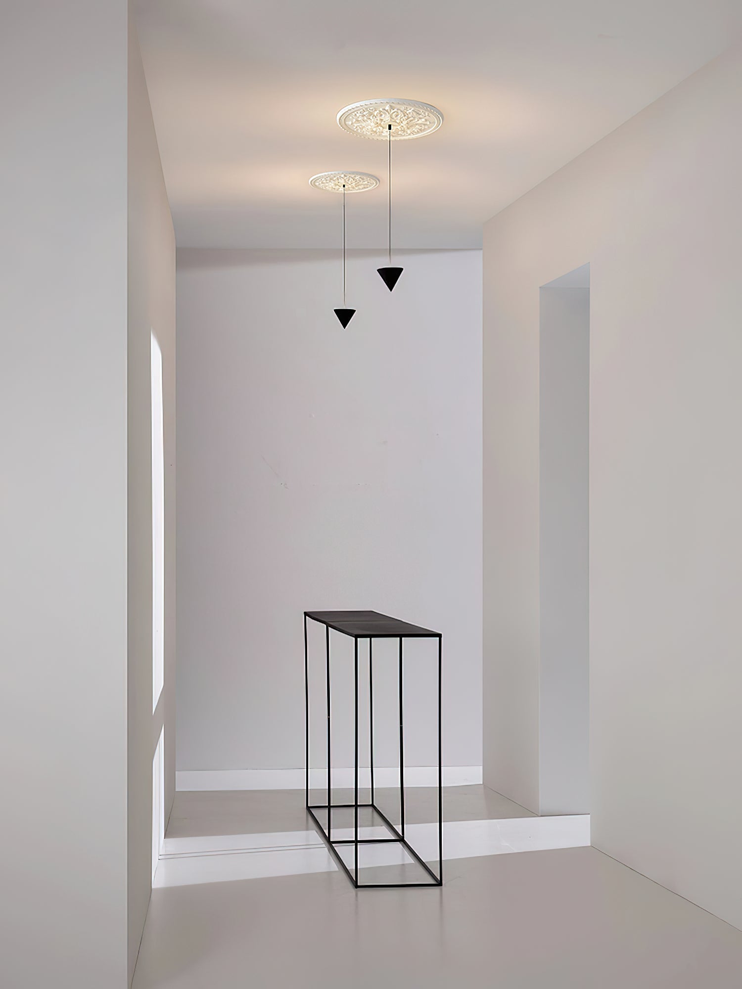 Stralunata Pendant Lamp | Minimalist Metal Design | Adjustable Height