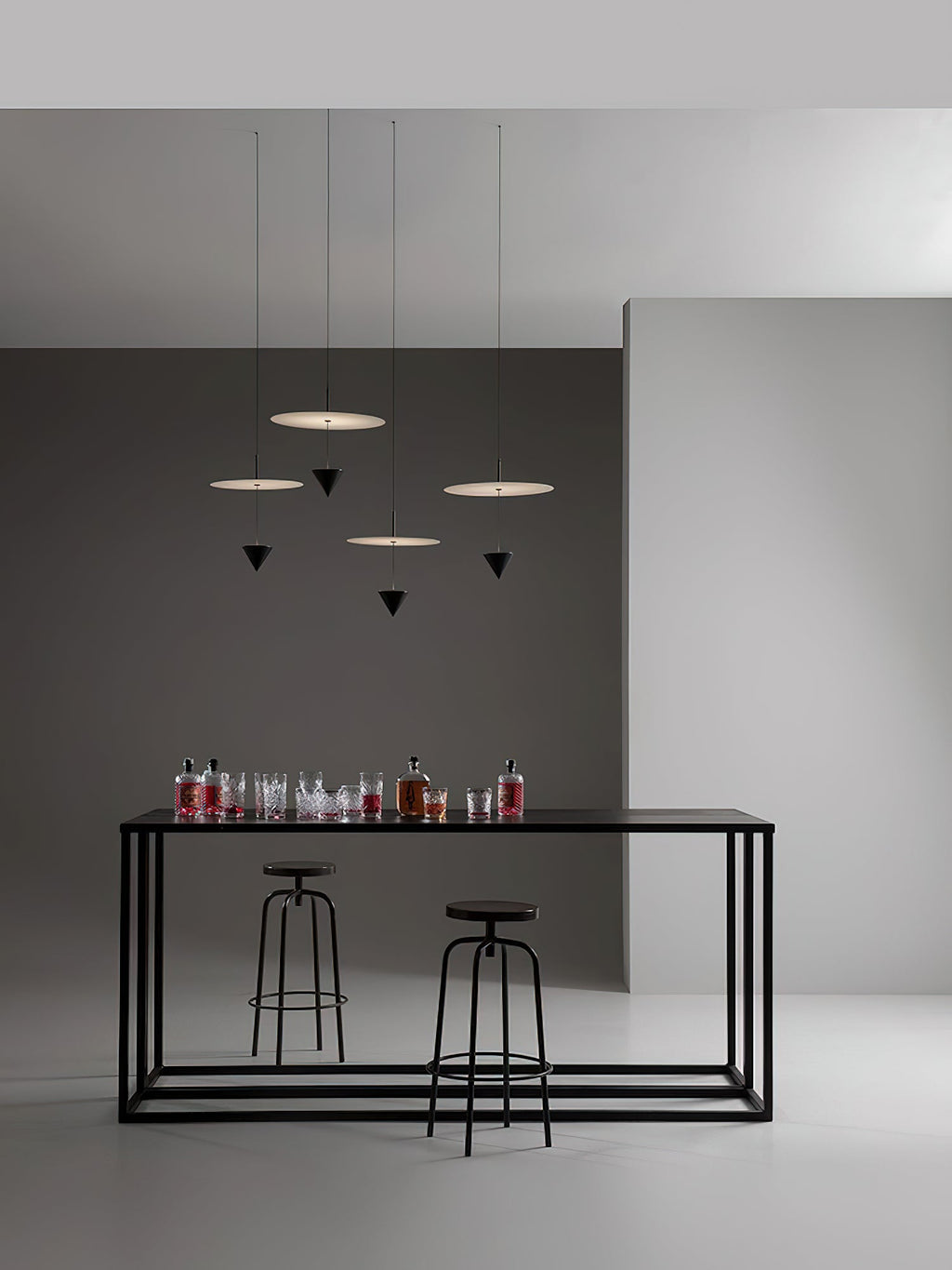 Stralunata Pendant Lamp | Minimalist Metal Design | Adjustable Height