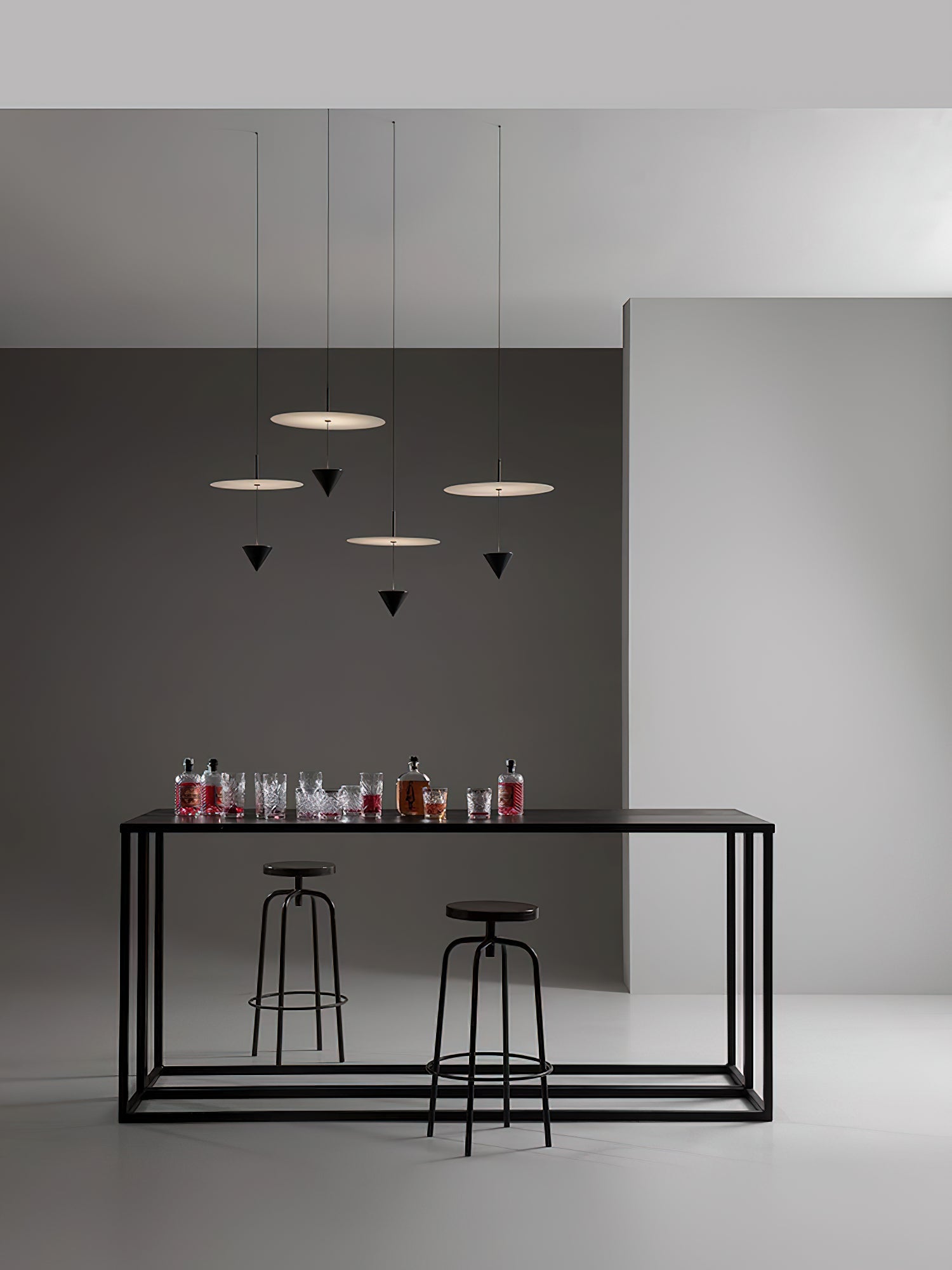 Stralunata Pendant Lamp | Minimalist Metal Design | Adjustable Height