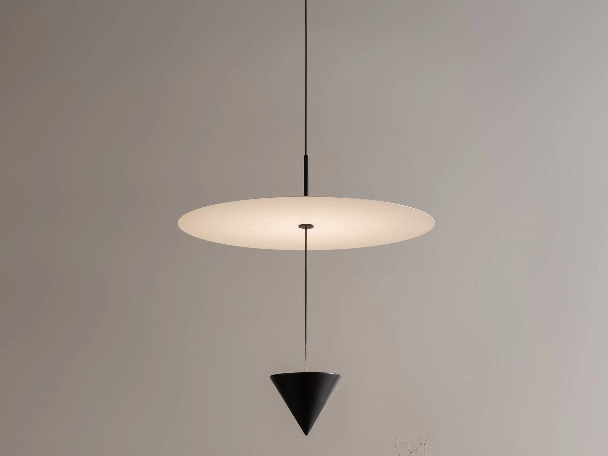 Stralunata Pendant Lamp | Minimalist Metal Design | Adjustable Height
