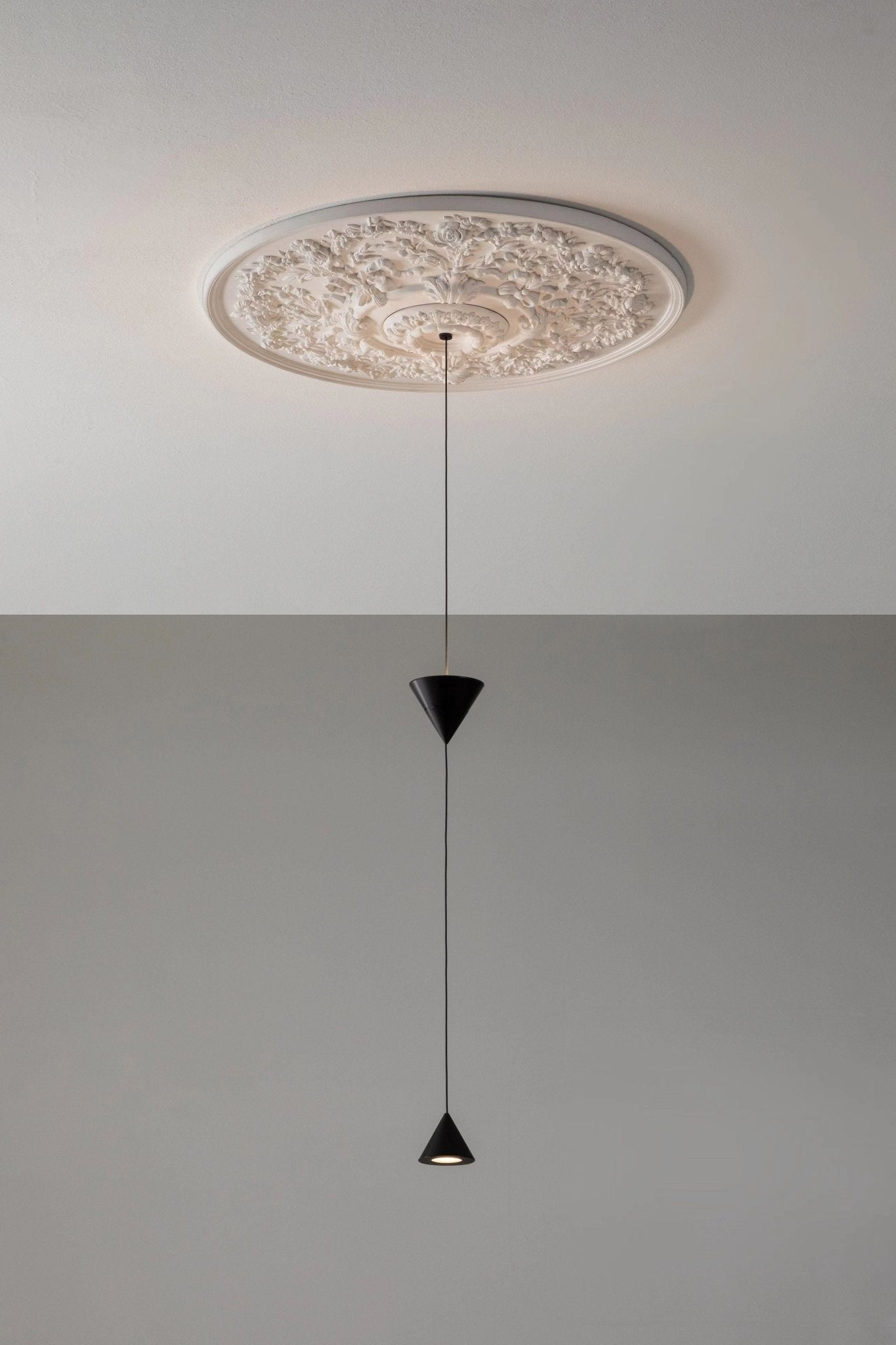 Stralunata Pendant Lamp | Minimalist Metal Design | Adjustable Height