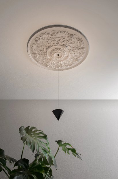 Stralunata Pendant Lamp | Minimalist Metal Design | Adjustable Height