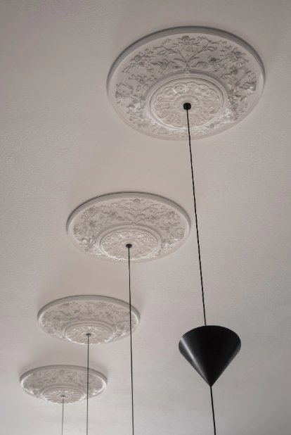 Stralunata Pendant Lamp | Minimalist Metal Design | Adjustable Height