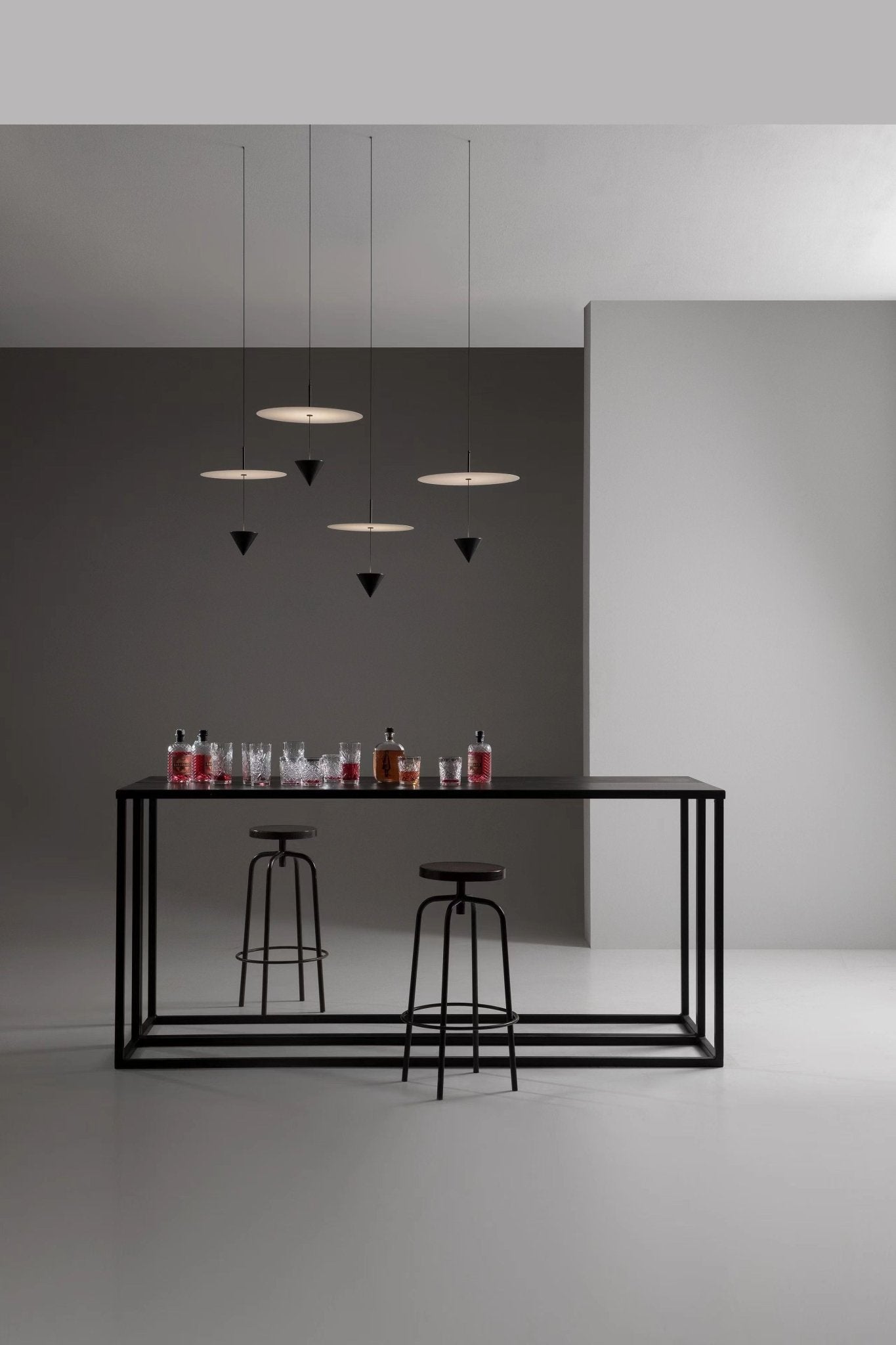 Stralunata Pendant Lamp | Minimalist Metal Design | Adjustable Height