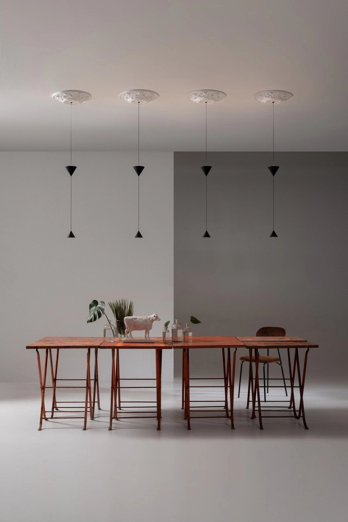 Stralunata Pendant Lamp | Minimalist Metal Design | Adjustable Height