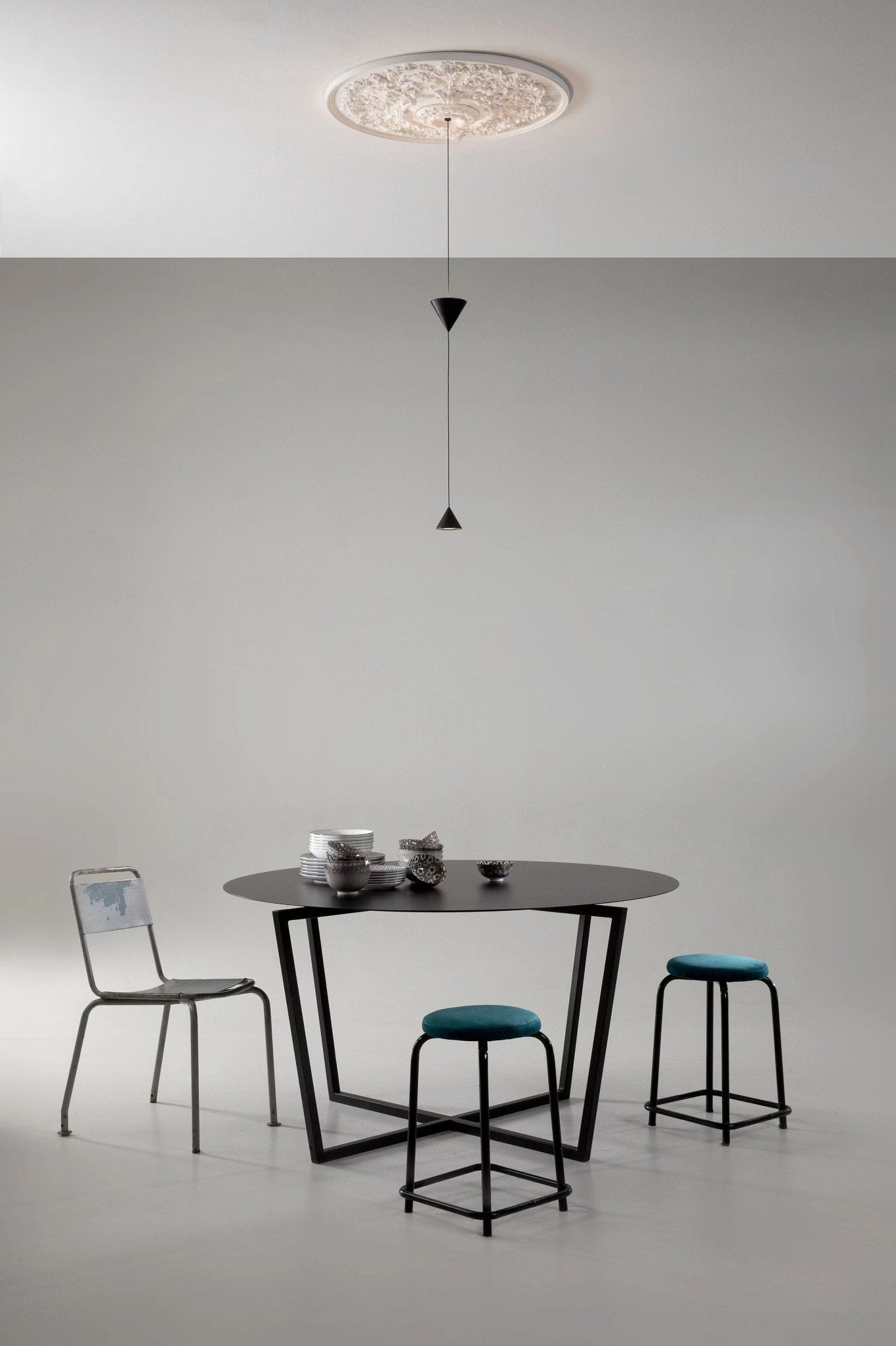 Stralunata Pendant Lamp | Minimalist Metal Design | Adjustable Height