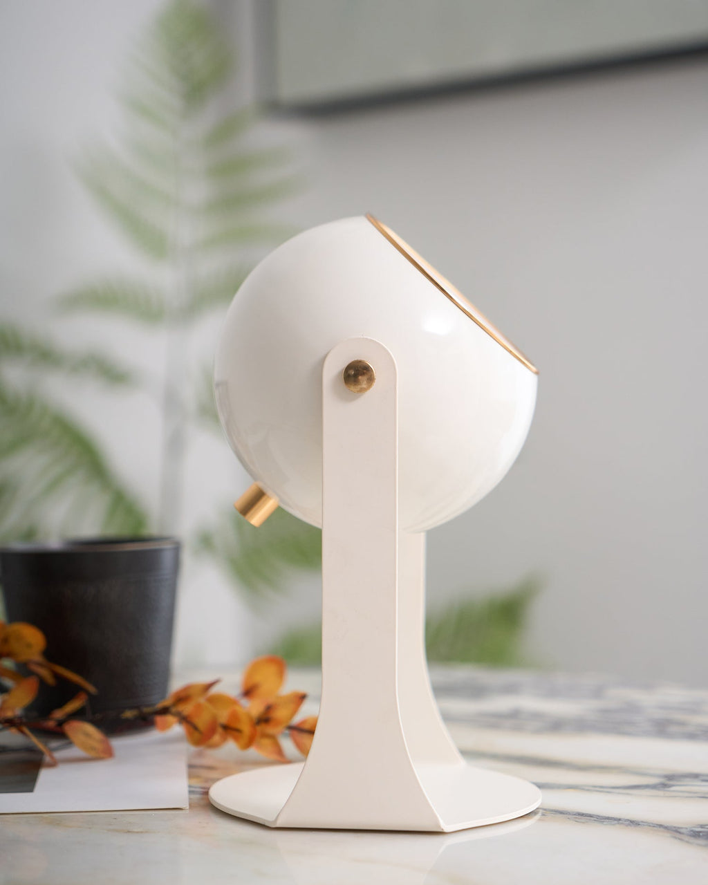 Svejk Table Lamp | Glossy Black and White | Touch Control