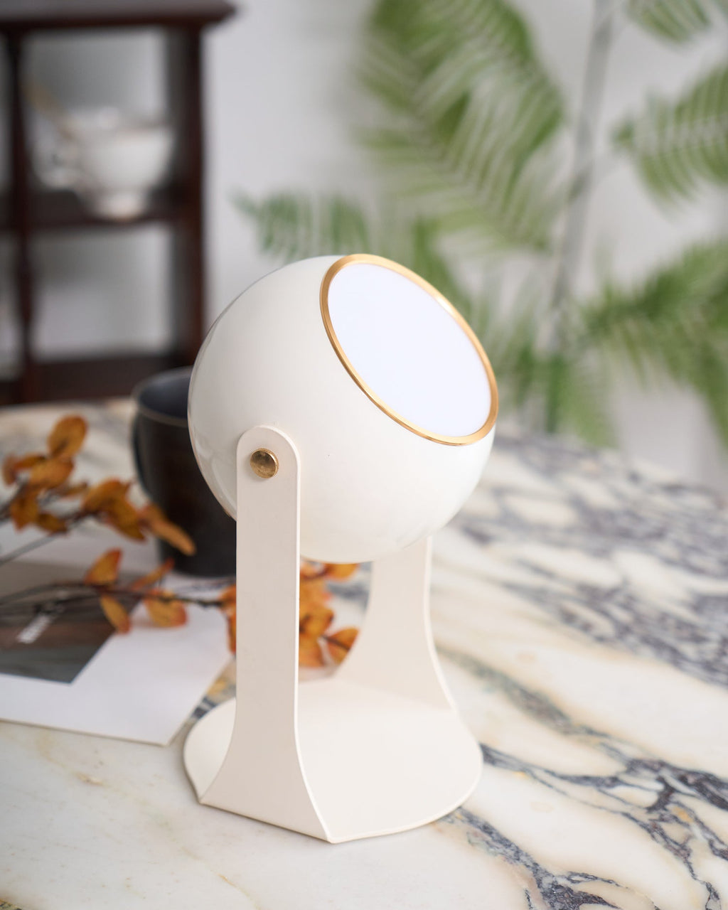Svejk Table Lamp | Glossy Black and White | Touch Control