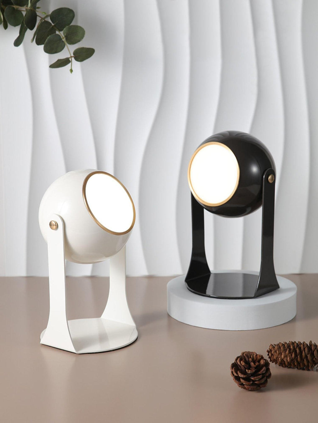 Svejk Table Lamp | Glossy Black and White | Touch Control