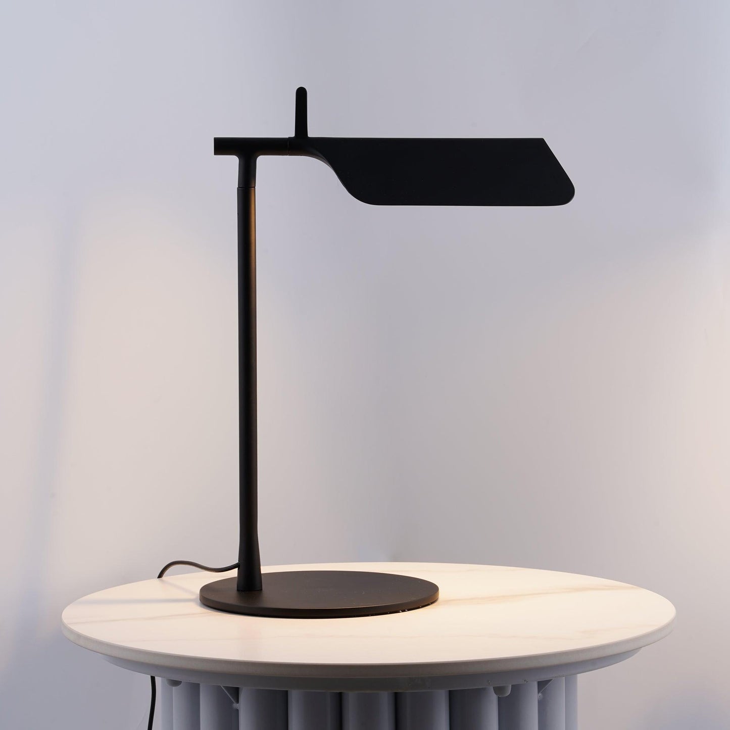Pivot Ease Table Lamp | Die-Cast Aluminum | Matt Black