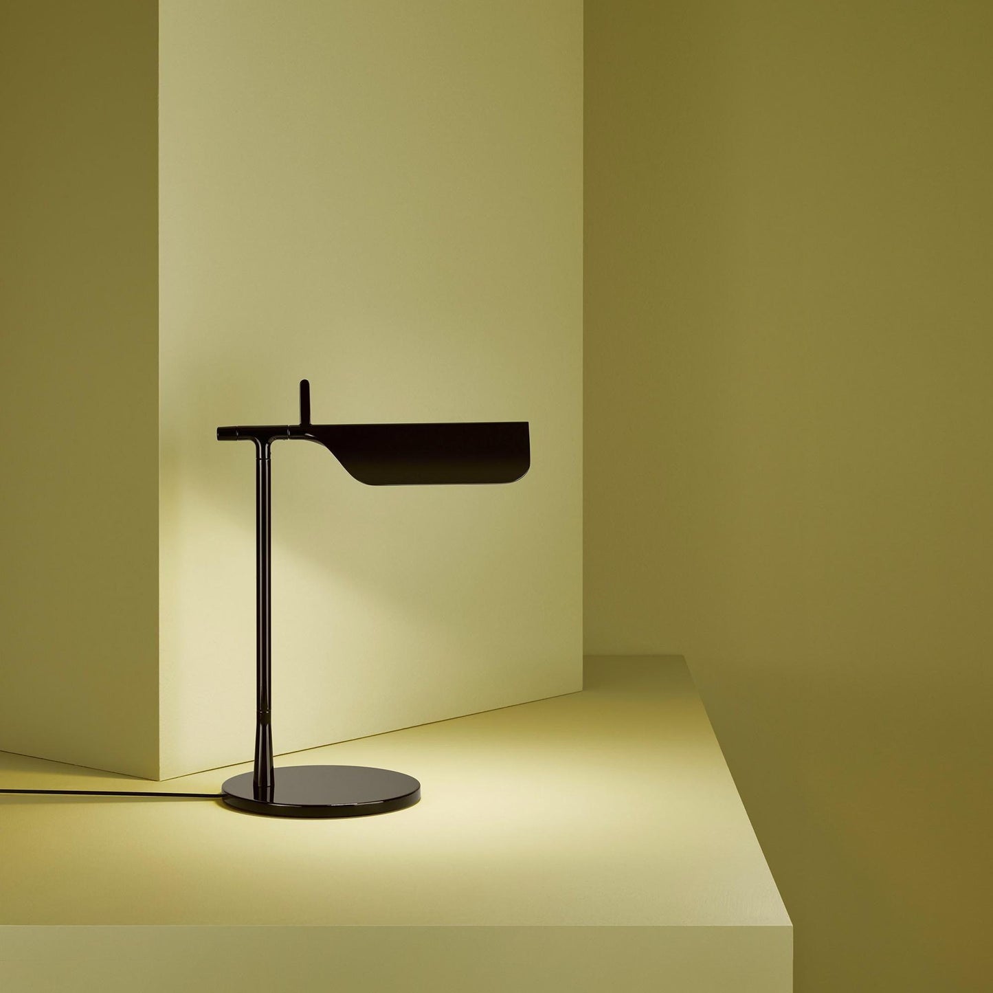 Pivot Ease Table Lamp | Die-Cast Aluminum | Matt Black