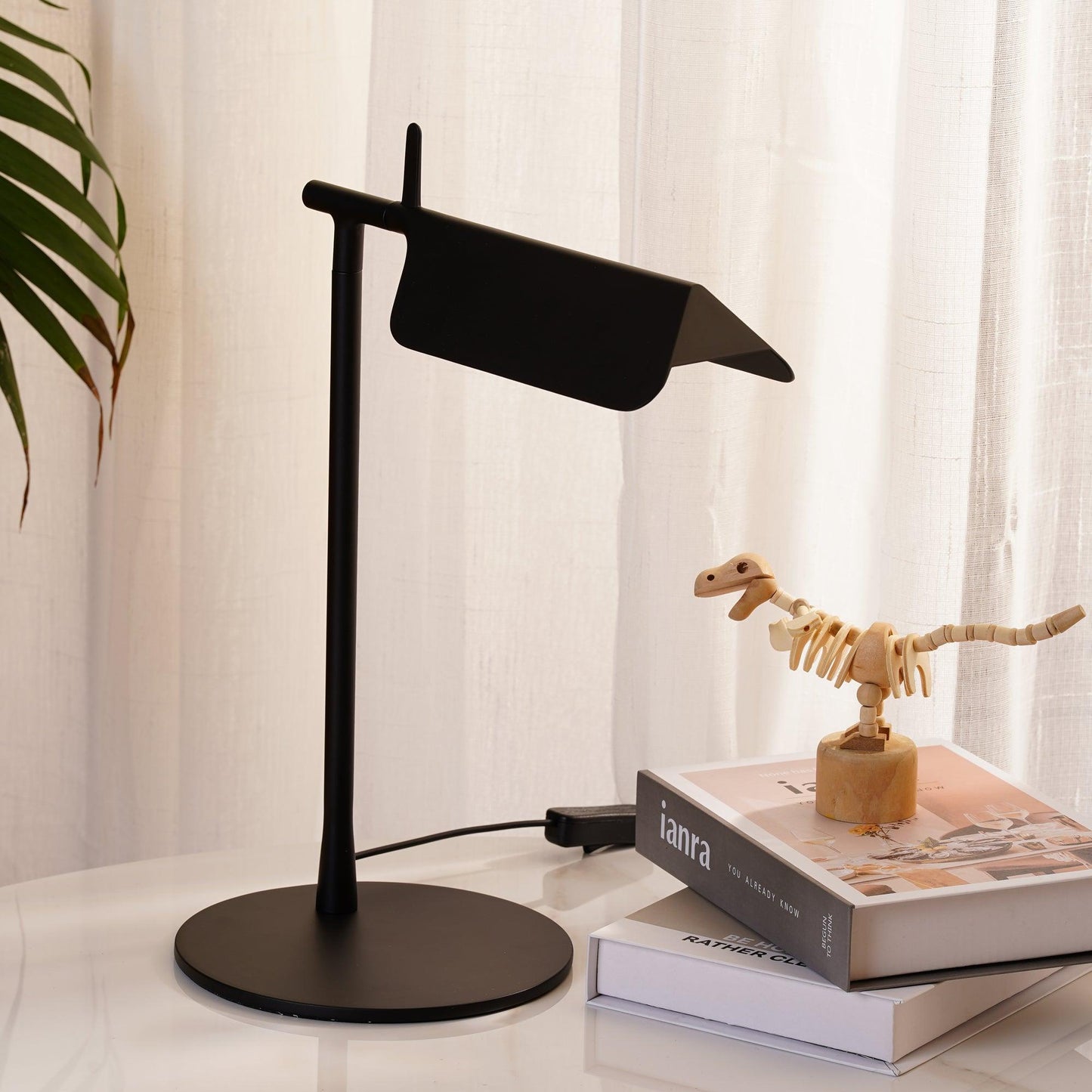 Pivot Ease Table Lamp | Die-Cast Aluminum | Matt Black